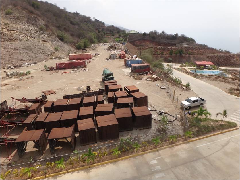 Terreno de Costalinda II y encofrados metálicos tipo túnel